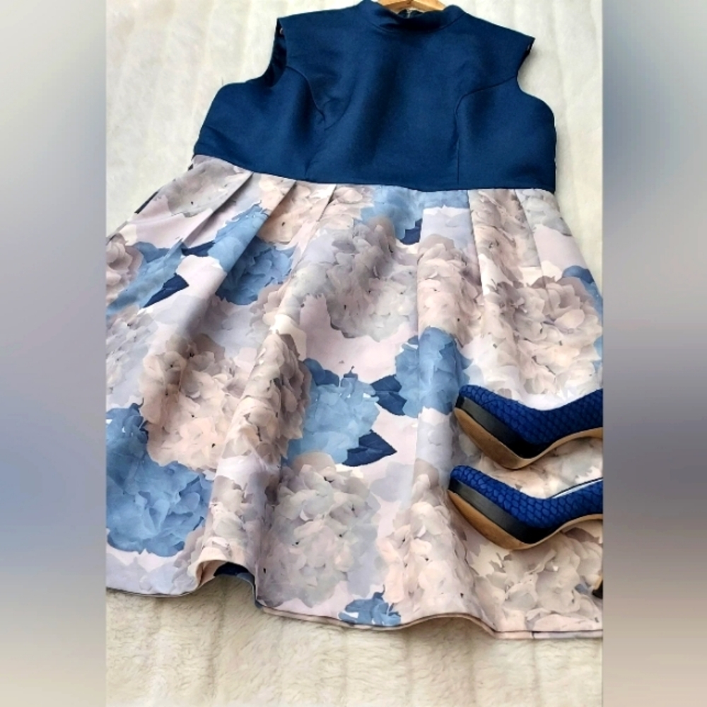 Chi Chi London size 20 navy blue/floral